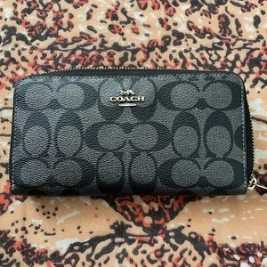 Coach wallet with zip, like new. Leather